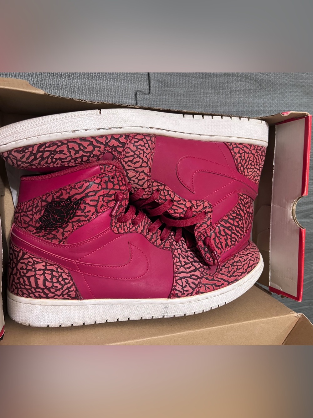 Nike Air Jordan 1 Retro High Red Elephant